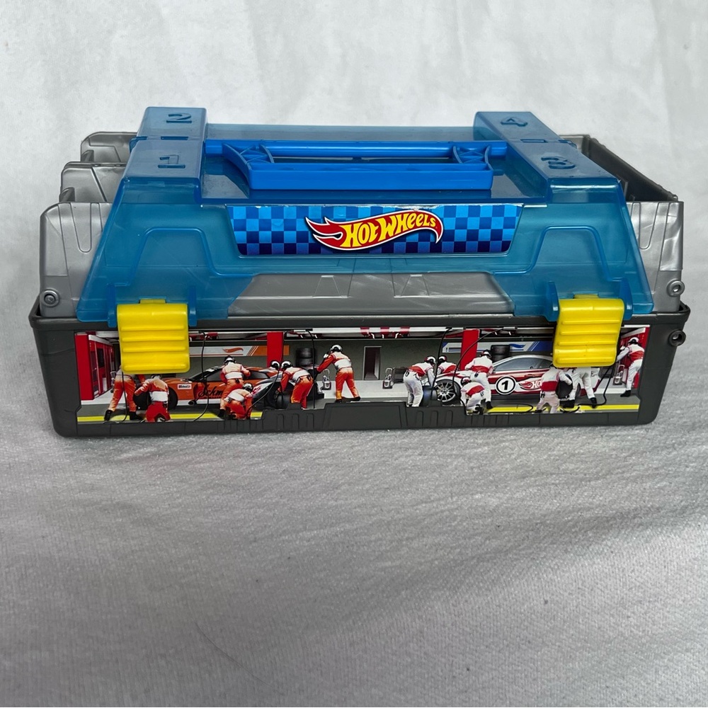 Hot Wheels Race Case - Dual Launcher Playset and Storage Container